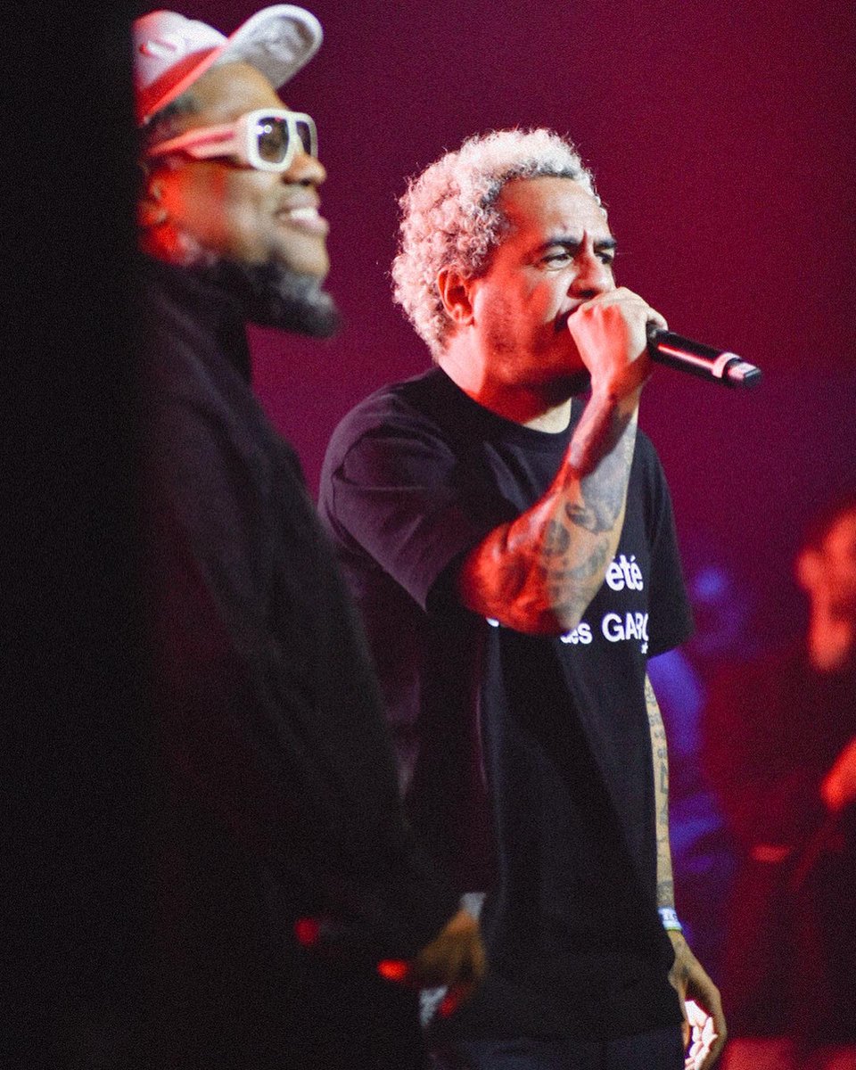 Encerrando a noite no #festivalextrapunkextrafunk com um show HISTÓRICO <a href="/BAlienofficial/">Black Alien</a> + <a href="/Marcelodedois/">Marcelo D2</a>  e <a href="/BNegaoOficial/">Bernardo Negron</a> ⚡️👊🏾 📷 <a href="/zelbinha/">kiddo</a>