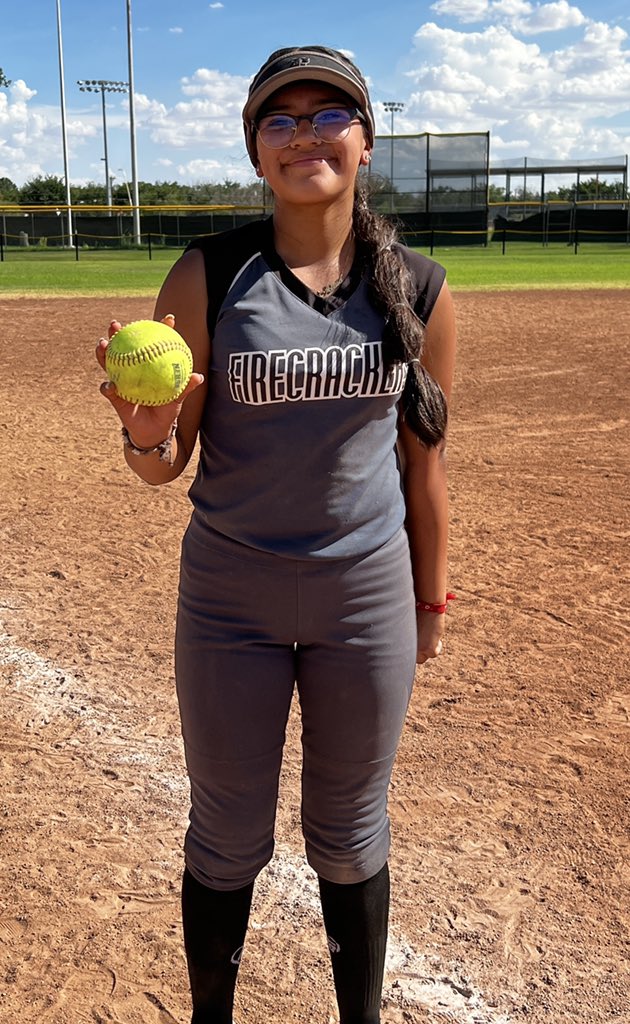 NataliePinon3's tweet image. Hitting home runs w my little sister &amp;gt;&amp;gt; @AlissaPinon