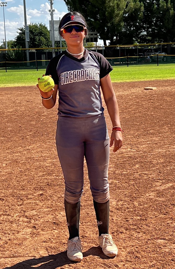 NataliePinon3's tweet image. Hitting home runs w my little sister &amp;gt;&amp;gt; @AlissaPinon