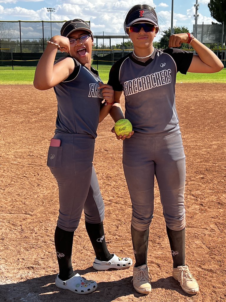 NataliePinon3's tweet image. Hitting home runs w my little sister &amp;gt;&amp;gt; @AlissaPinon