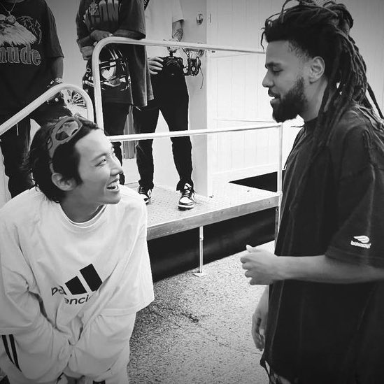 agustX0's tweet photo. Jcole clearing that Born singer sample and now him and Jhope meeting is so surreal. I’m so happy rn being a fan of both of them 😭😭 https://t.co/kSlptzlSZy