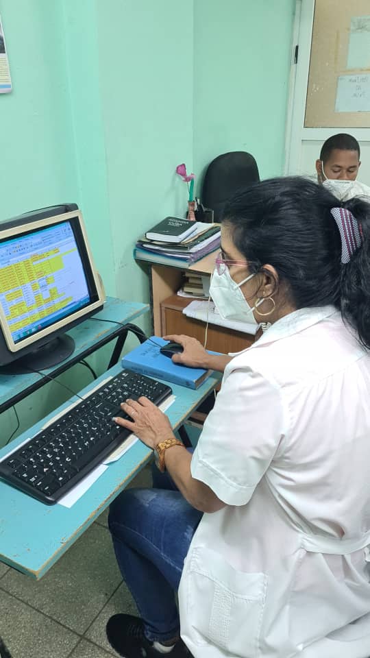 HQCalixtoGarcia's tweet photo. Departamento de epidemiología, procesamiento de datos relacionados con enfermedades infectocontagiosas.
@dpshabana
 #CubaSalvaVidas #VamosPorMás #ACubaPonleCorazón #PorUnaMejorCalidadDeVida #TeamCalixto #NoAlBloqueoContraCuba #ABAJOELBLOQUEOACUBA #SomosCubaViva #PuentesDeAmor https://t.co/lWnTOib8xb