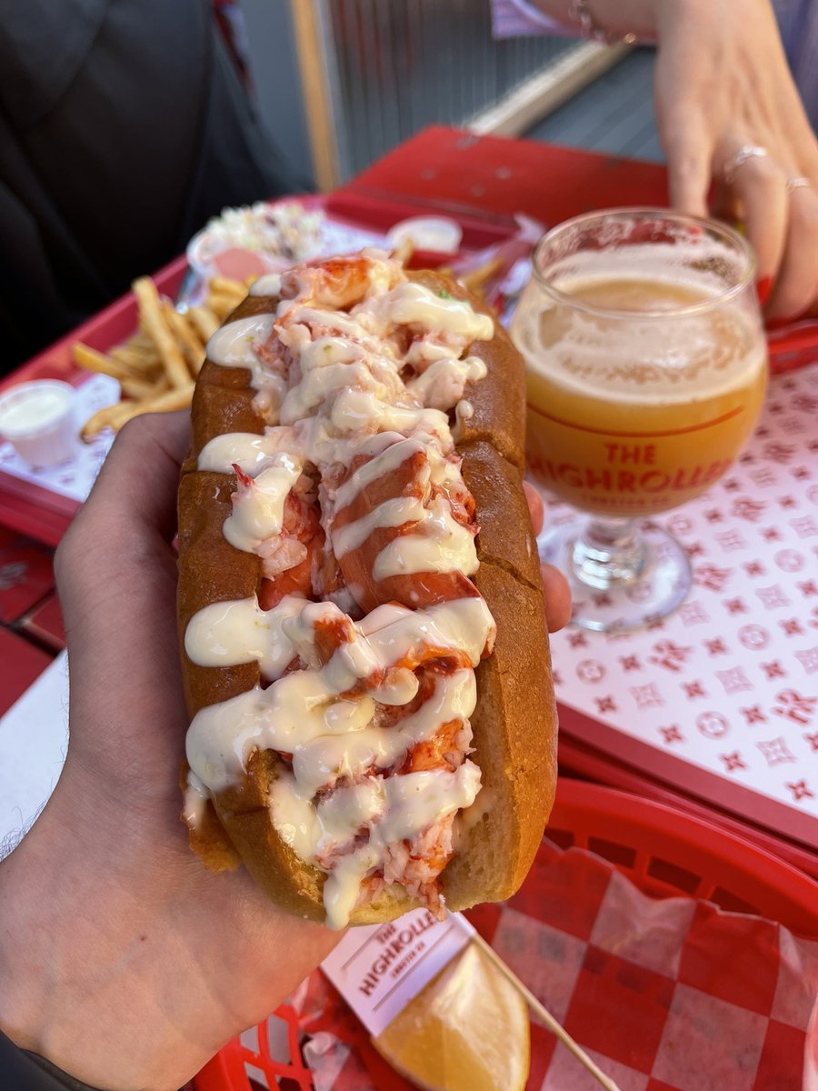 Nathan Does Beer (@nathandoesbeer) on Twitter photo My first Maine lobster roll! It was delicious π€€ Great beer list too at The Highroller Lobster Co. Would highly recommend! Pictured is <a href="/BissellBrosBrew/">Bissell Brothers</a> Reciprocal IPA π» My first Maine lobster roll! It was delicious π€€ Great beer list too at The Highroller Lobster Co. Would highly recommend! Pictured is <a href="/BissellBrosBrew/">Bissell Brothers</a> Reciprocal IPA π»