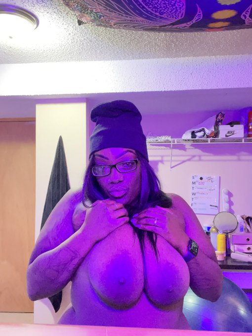 1 pic. Front or back? Choice is yours 😈 https://t.co/wkcci0tiPi