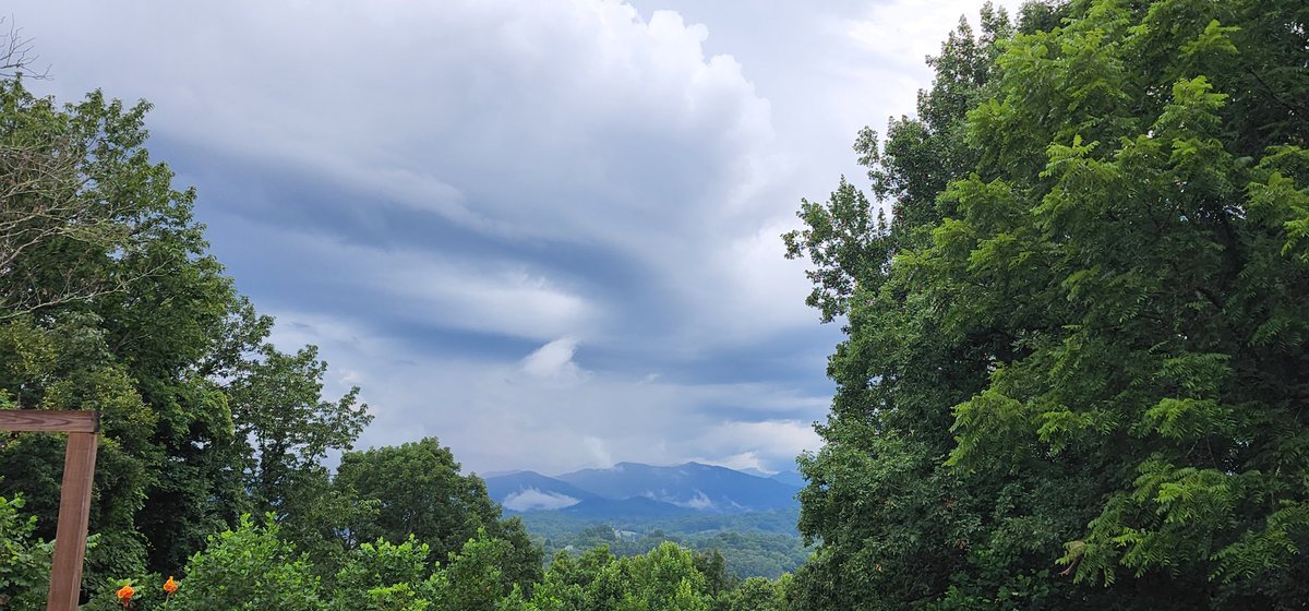 IRL is even more beautiful!  #weather #clouds <a href="/weatherchannel/">The Weather Channel</a>