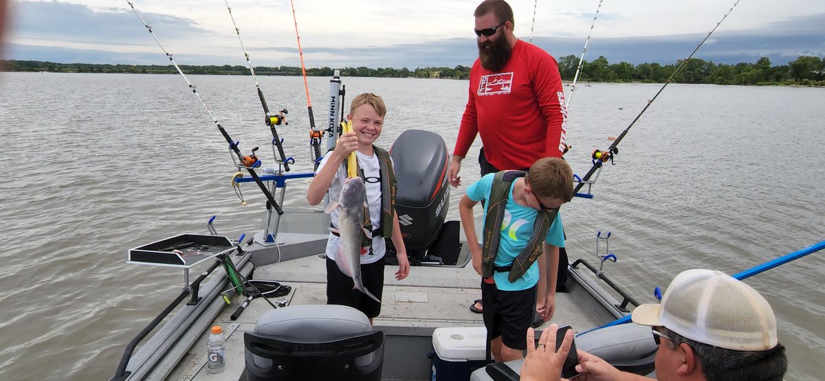 Had a great day fishing with my cousins.  If you want to catch some nice catfish in the Wichita area,  Matthew is the guy you need to take you.  Reel fishing guide service