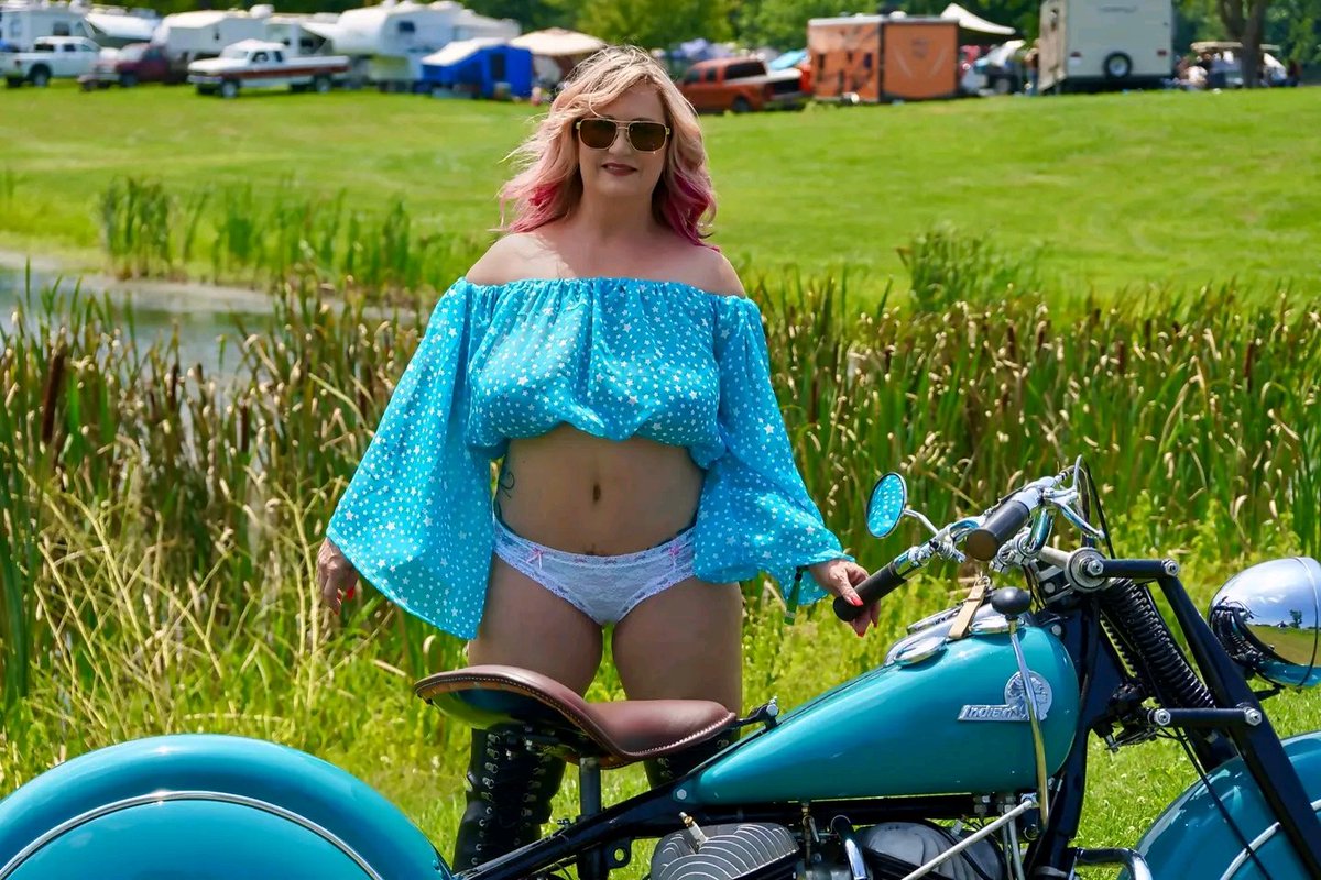 lindaonbike247's tweet photo. Just got to put this here. Not in the right state of my self. #LetsRideAsOne #fuckcancer #summerbody https://t.co/fAQ2wV9R4G