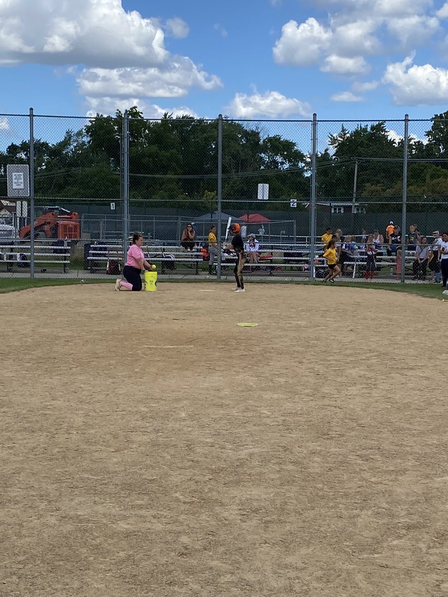 Coach_SFuller's tweet photo. Last camp Tweet, I promise! π¬π€πΌUntil next time, softballers!! πππ€
#futureisbright #mtb #teamfirstalways https://t.co/197V684ccU