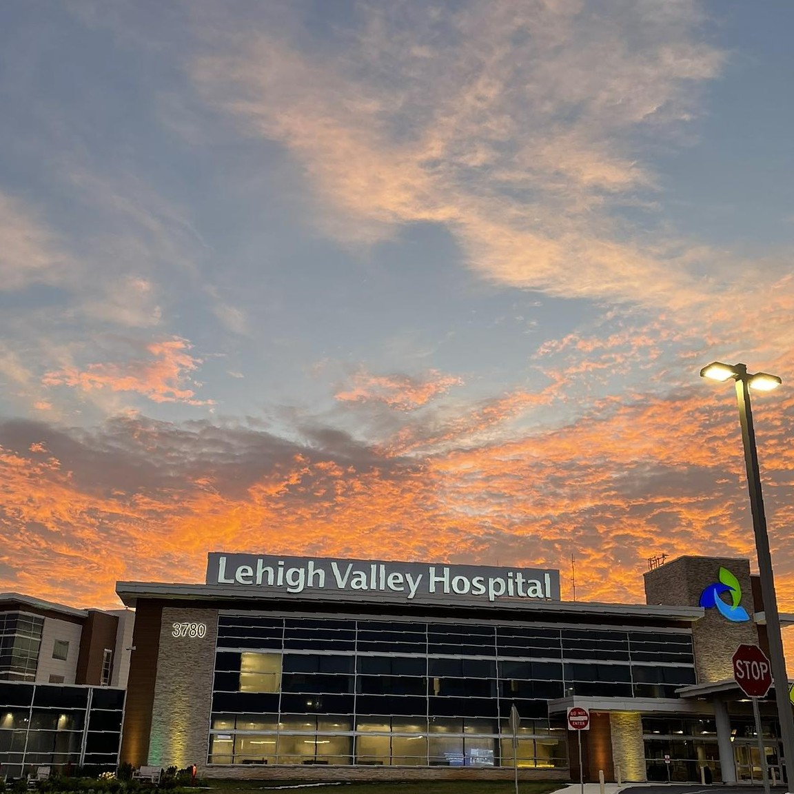 LVHN's tweet photo. The skies above LVH-Hecktown Oaks were painted cotton candy to greet our colleagues. Elana, LVHN Technical Partner snapped this photo saying, "When you love the place you work even the universe is happy for you." https://t.co/aMgn6Q0NbM