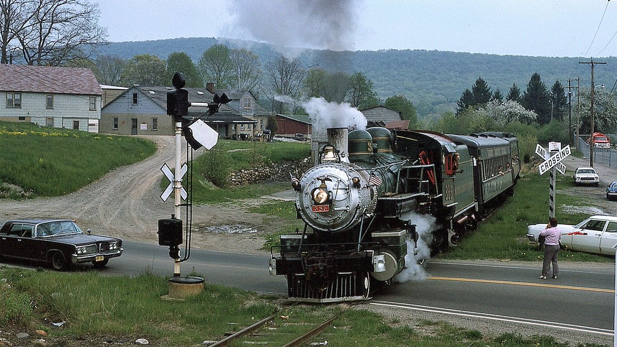 5-3-75

Credit: Russell Begg 

#1970s #vintage #NewJersey #Steam #TRAIN #trains https://t.co/fgwbPh5CIJ