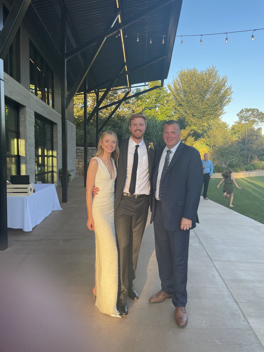 Congrats to ⁦@GGroselle⁩ and his beautiful bride, Kelsi. It was a blast to be part of their wedding day!