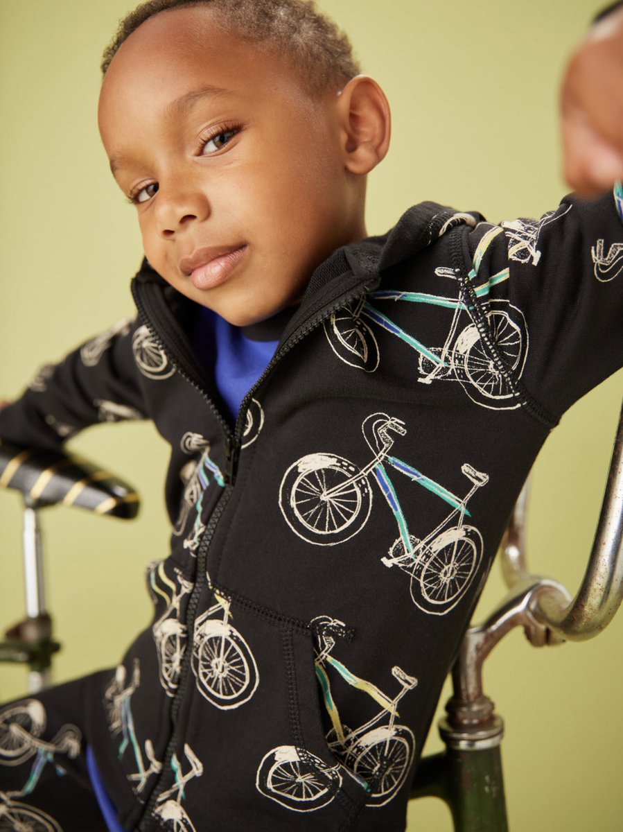 _DesiBo's tweet image. Let’s get Jayden some Bookings - RT he really loves modeling 🥹🙏🏽