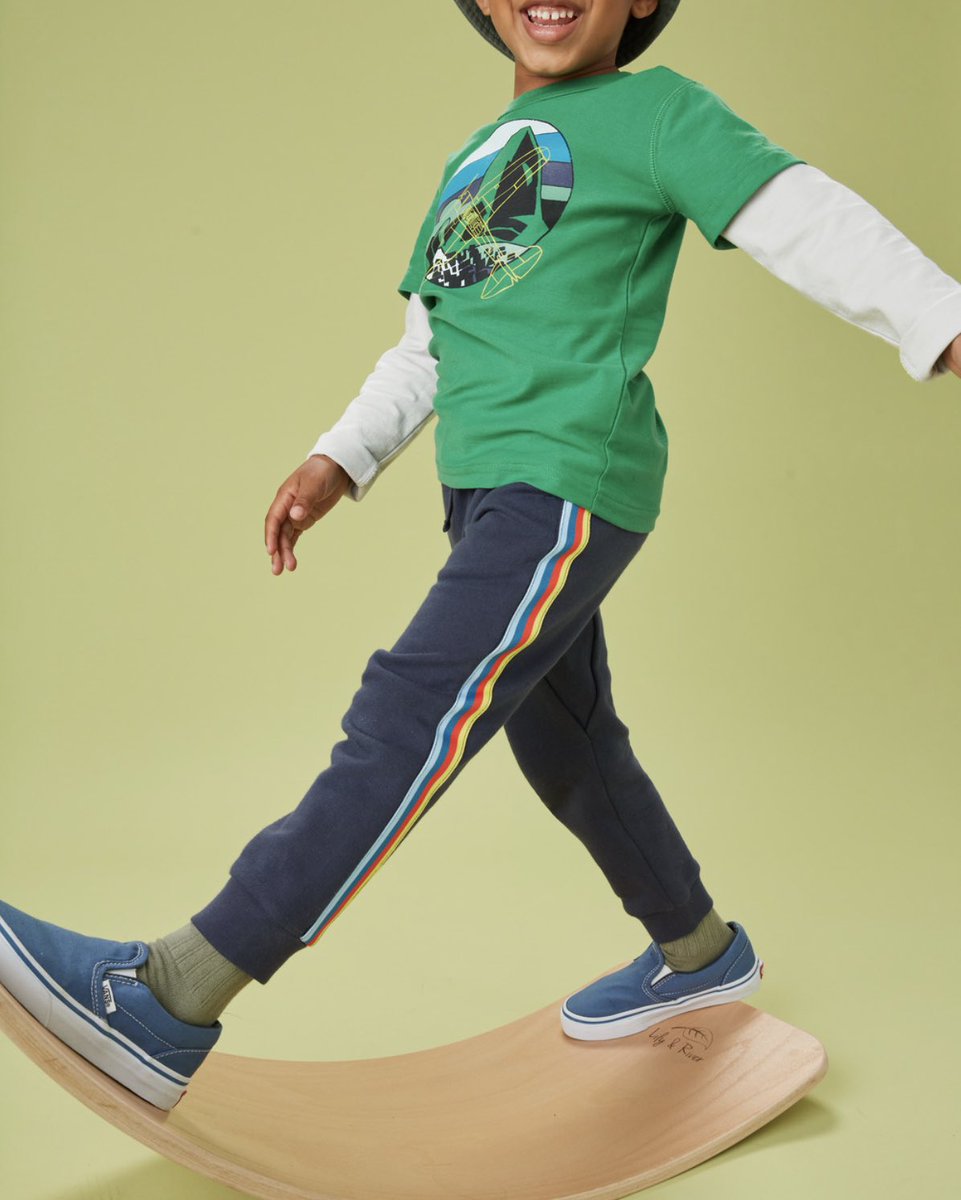 _DesiBo's tweet image. Let’s get Jayden some Bookings - RT he really loves modeling 🥹🙏🏽