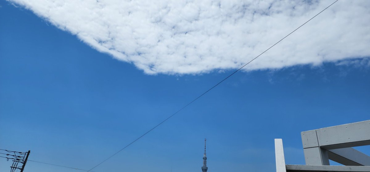 __HACK's tweet photo. 今日は、面白雲です
何雲ですか？
#イマソラ #雲 #何雲 https://t.co/e7eU8WvVCs
