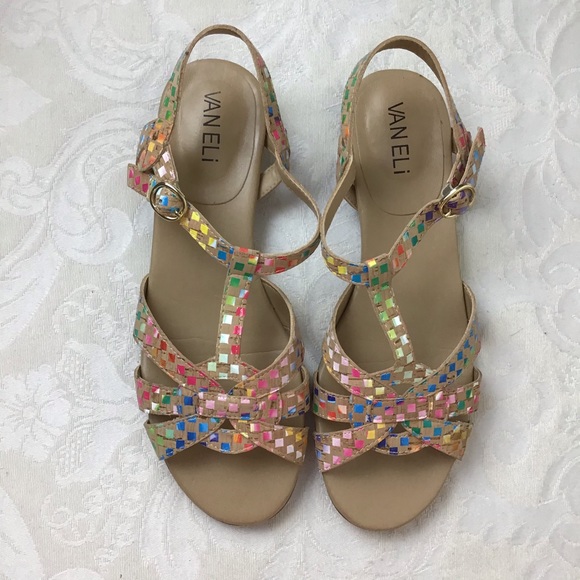 marareid's tweet photo. So good I had to share! Check out all the items I'm loving on @Poshmarkapp #poshmark #fashion #style #shopmycloset #colehaan #vaneli #dansko: https://t.co/8dZcj3Y0qW https://t.co/YflkN0Ccj0