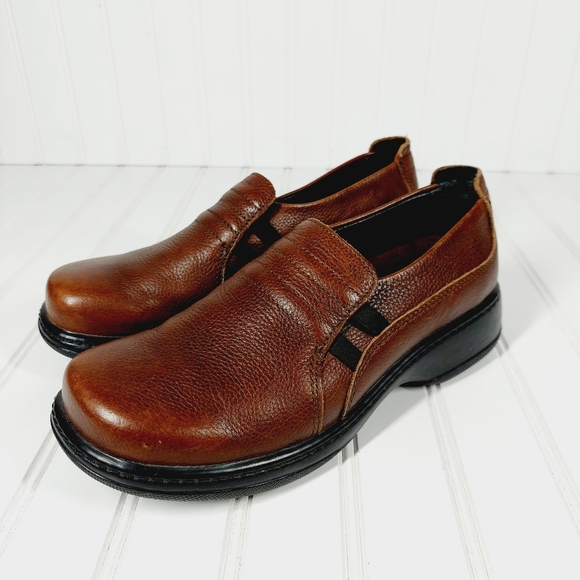 marareid's tweet photo. So good I had to share! Check out all the items I'm loving on @Poshmarkapp #poshmark #fashion #style #shopmycloset #colehaan #vaneli #dansko: https://t.co/8dZcj3Y0qW https://t.co/YflkN0Ccj0