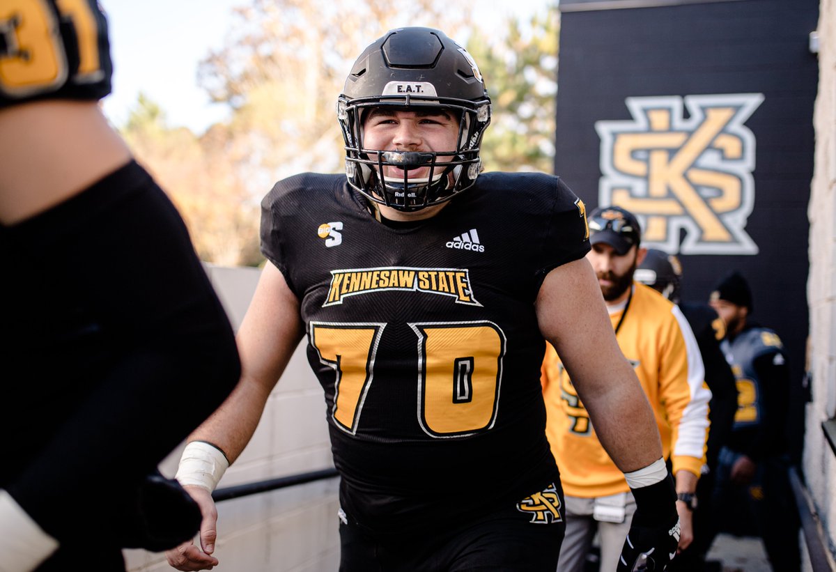 Lɪɴᴇᴍᴀɴ Lᴏᴠᴇ 💛

James Dawson
▫️ From Opelika, Ala.
▫️ Made career-high 6 starts in 2021
▫️ 2020 Alabama heavyweight state champion wrestler
▫️ Offense averaged 286.3 rush yards per game during his six starts last season

#GoldStandard | #KSUSwitch | 
<a href="/JamesDawson64/">James Dawson</a>