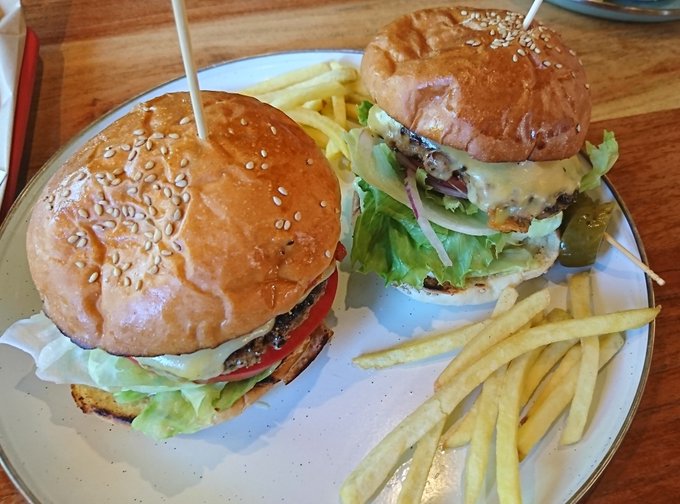 おバーガーパクパクですわ! 