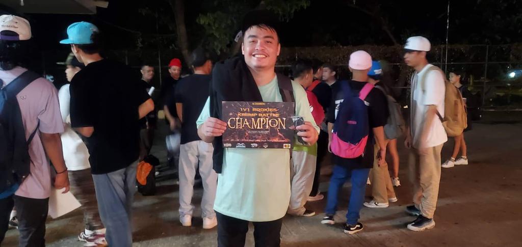 ChrisOffcl's tweet photo. The Champ 1v1 Rookies Krump Battle https://t.co/VTVaVd3qde