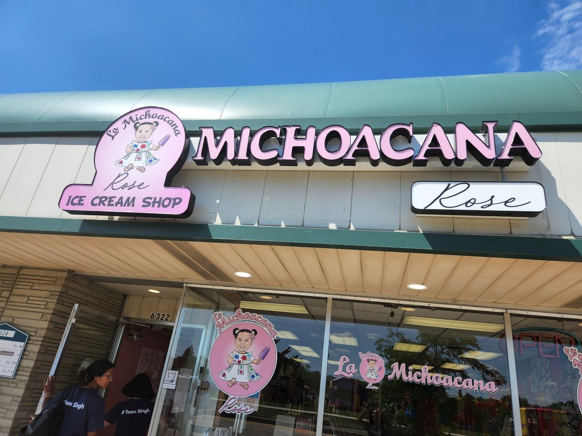 saraswati_mn's tweet photo. #TeamSingh wrapped up the day with a local #CrystalMN favorite, La Michoacana Rose Ice Cream! They have a variety of treats and a beautiful mural!
@cityofcrystalmn #lamichoacana #ROSE #icecream #localbusiness #TREASURE #volunteers #Flowers https://t.co/S7Pdyl0u7T