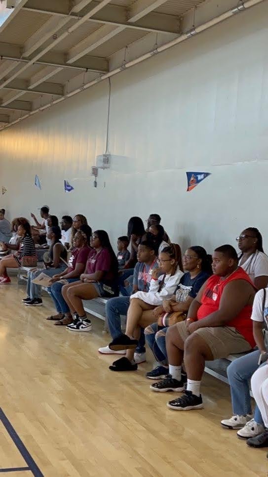 Ryana4KC's tweet photo. It's great to see how @HbcuWalking is providing a space for KC students to learn about HBCUs from first-hand accounts. It was a pleasure partnering to host this event! #hbcu #collegesendoff https://t.co/ZjlFWduohb