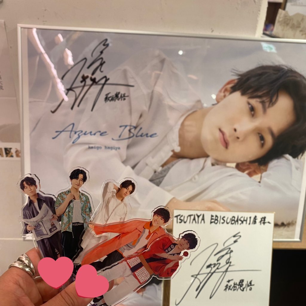 769kjt's tweet photo. 先週の今頃はずーっと心臓飛び出そうなくらいドキドキしながら用意してたなぁ🥺💚あぁ。もう1週間経つのか……戻りたい😭今日は写真集眺めながら思い出に浸ろうかな🥲💚はぁぁぁ。早く秋ツアー。会いたい。 #Azure_Blue  #萩谷慧悟 https://t.co/UYGWDeRopq