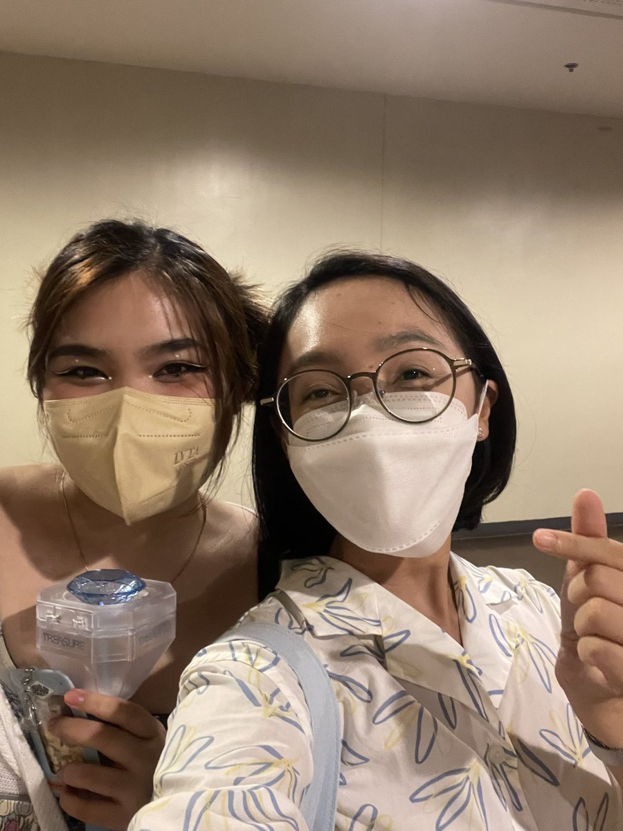 quingjiyong's tweet photo. For me, the best part of being a kpop fan is meeting co-fans who turned into friends.💙 thank you TREASURE 🫶🏻 

@oddlizzt @trsrscart @7chillHanBIn @MashJaeWoo @_purpleskies https://t.co/U5AWIB31iV
