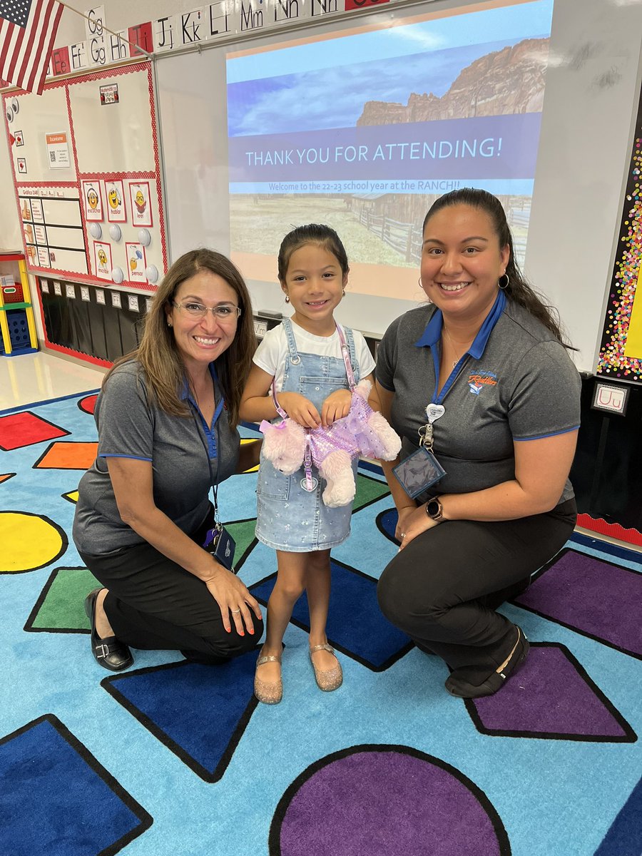 My little Rattler is excited to start! Thank you @AMoreno_DSSE @PCastillo_DSSE for making us feel welcomed! ❤️💙 #DualLanguageAcademy #ShookEMPOWERS @DSShook_ES