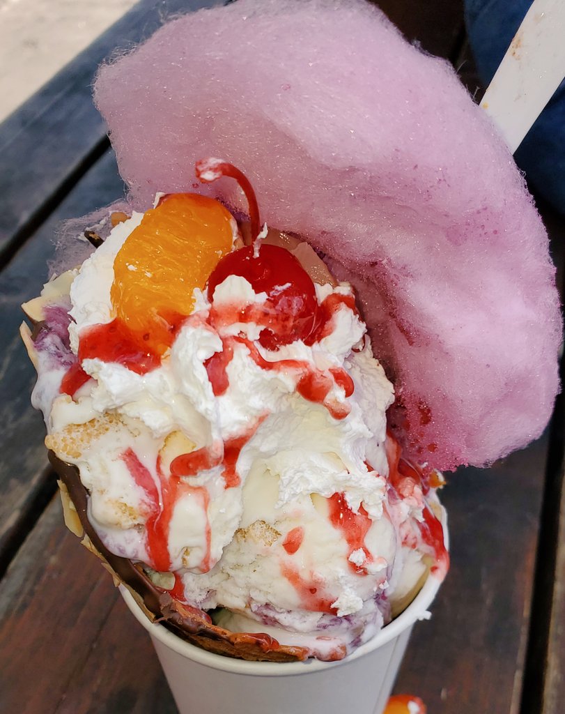 EmpressAthena's tweet photo. Trying a new ice cream place
Starting a new phase of friendship
and
Blueberry cheesecake flavor is always fun! 🤍❤️
#dutchdreams #longweekend https://t.co/j3L11Gr8Gg