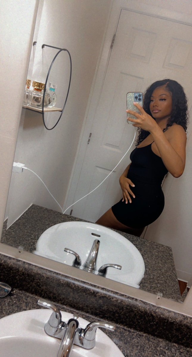 chychyhvll's tweet photo. All black let’s do a hit https://t.co/ZSZEwt1TO7