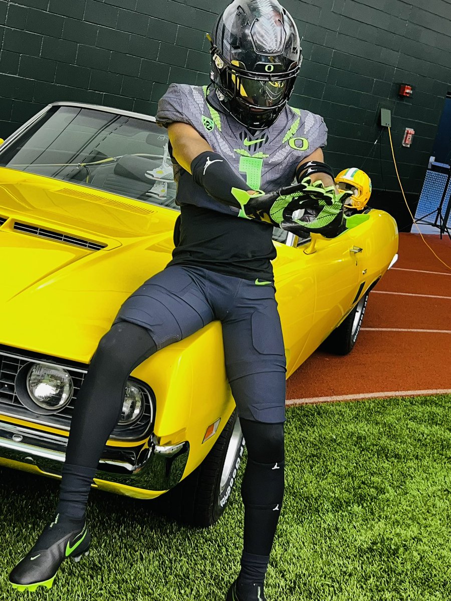 #AGTG After a great visit,performance and conversation with @CoachDanLanning I am blessed to say I have earned an offer from The University of Oregon @oregonfootball #ScoDucks 🦆@junioradams13 @Coachjohnnyi @allentrieu @ChadSimmons_ @EDGYTIM @G1Bound @Rivals_Clint @flyguyhuey5