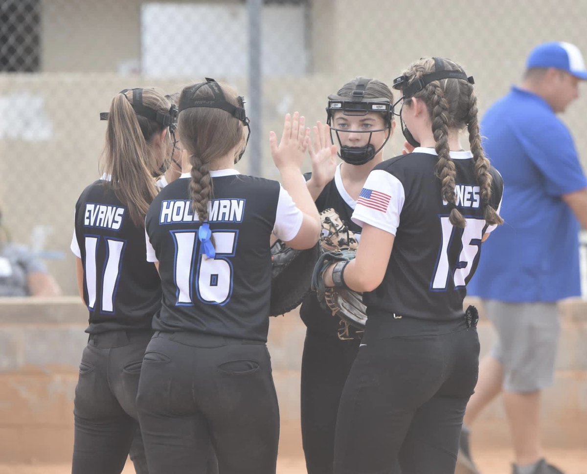 HaileeJones_15's tweet photo. 14u complete🖤💙 #bandofsisters @FastpitchTalons https://t.co/edOd5bNFUw