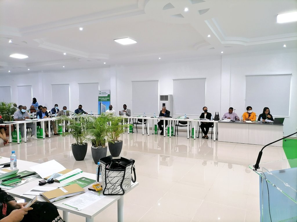 Los accionistas del BANGE se han reunido el 30/07/2022, en Sesión Ordinaria para analizar al rededor de 10 puntos; los cuales conformaban el orden del día de la reunión.

📍Sala de reuniones edificio BANGE Paraíso.
<a href="/jmnchasoikaka/">JM Nchaso Ikaka</a> <a href="/AhoraEg/">AHORAEG</a> <a href="/ErnestoEsimi/">Ernesto M. ESIMI</a> <a href="/ObonoAngue/">Milagrosa OBONO ANGUE</a> <a href="/DgpepwigOipGE/">www.guineaecuatorialpress.com</a>