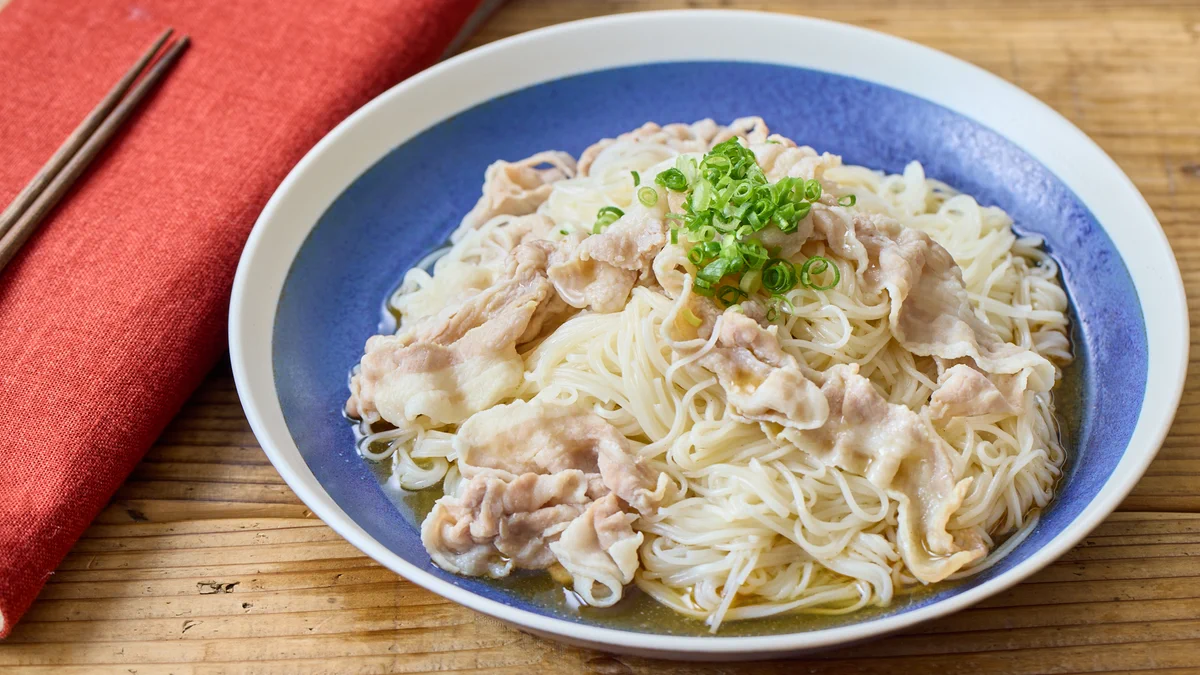 お肉と素麺を同時に茹でてOKなのは嬉しい！お手軽で美味しそうな素麺レシピ！