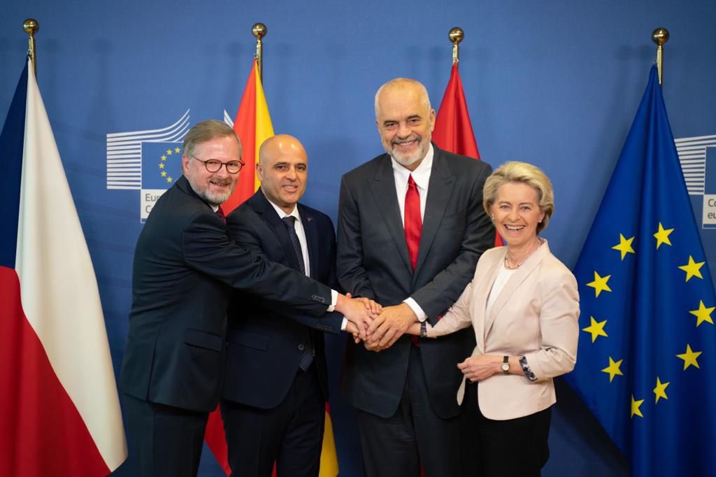 xhacka_olta's tweet photo. This is a historic day for #Albania! It has been a long wait but today marks the recognition of all our hard work &amp; commitment.The road ahead is more difficult &amp; demanding but today Albanians can rejoice for reaching this important milestone in their #EU integration process.🇦🇱🇪🇺 https://t.co/w7FeWqeasR