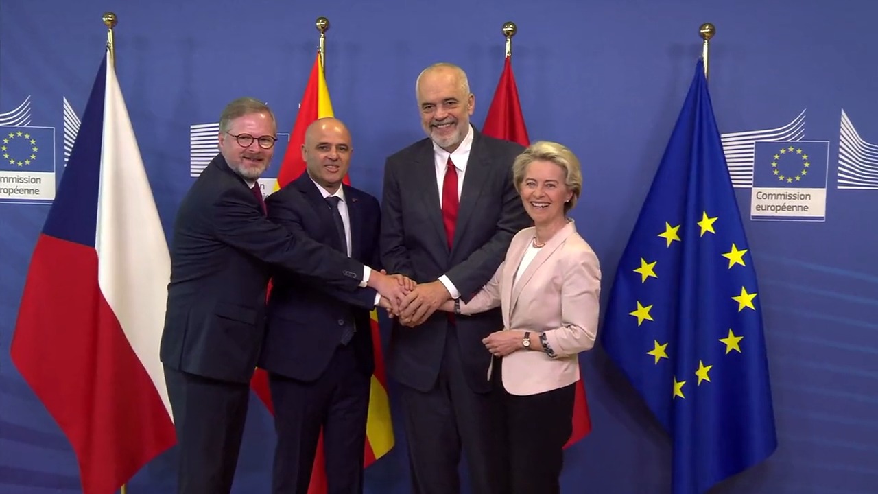 Twitter 上的european Commission Today Albania And North Macedonia Open Accession Negotiations With The Eu A Historic Moment For The People Of We Have Supported You All The Way And We