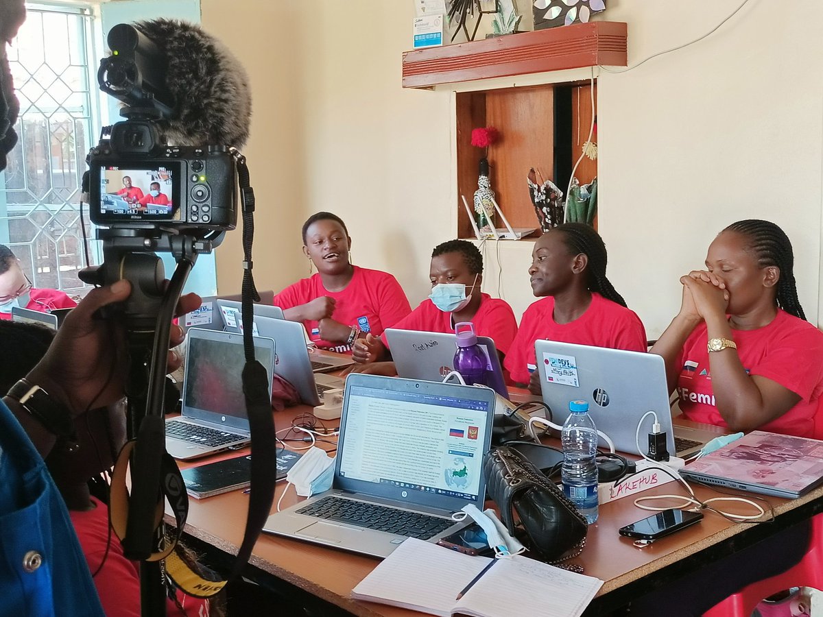 theborderhub's tweet photo. Today is #WorldProductDay 
Our #Femidevs trainees are working in teams to develop innovative digital products to solve diverse problems in their community as well as grow their business in @040County
@TsavoLabs @UNDPKenya @mathekafk @magerodeo @mfa_russia @KenyaCIC @MakueniHub https://t.co/kjkUDseaZe