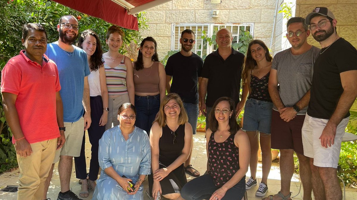 FriedlerLab's tweet photo. #NewGroupPic https://t.co/mD8dtpuPMh