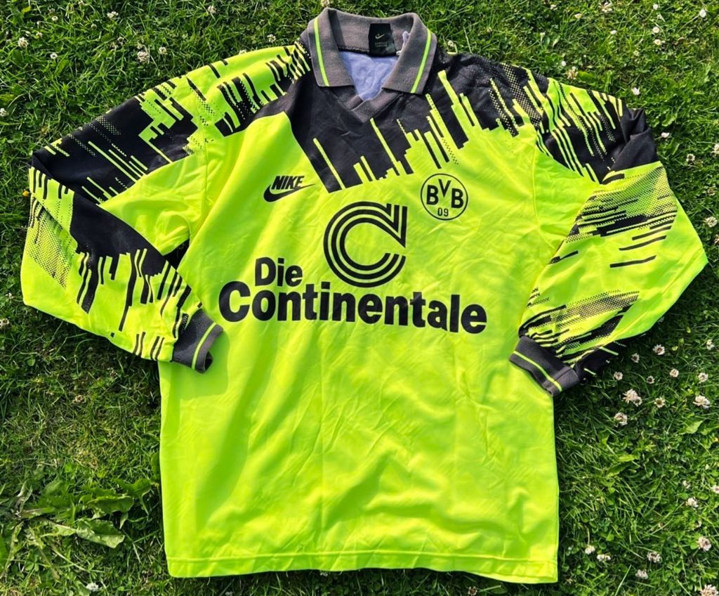 Morning Update 🗣 

BVB 93/94 Raffle 🎟

£5 Per Ticket 🎫 

19/50 Sold. 🏦 

Drop me a DM to get involved. 📨

RTs very much appreciated. 🤝🏻

Looking to re-home 🏡 this beaut. 🖤💛

⚫️🟡⚫️🟡⚫️