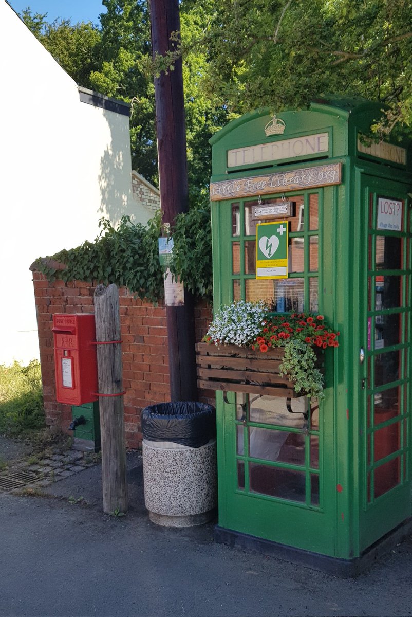 #telephoneboxtuesday Decorative box, incorporating library and defibrillator at Gumley, Leics.