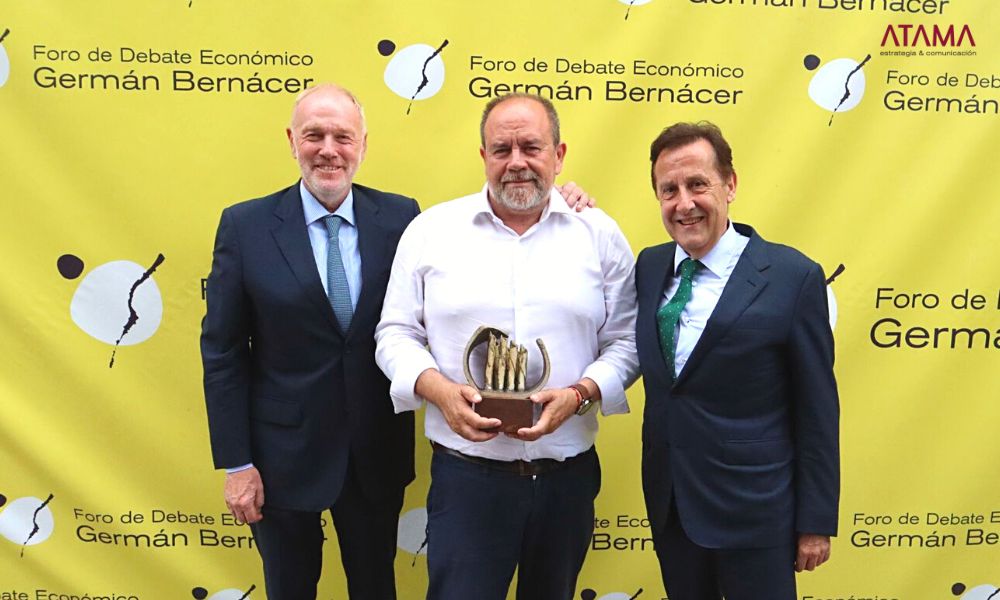 Fermín Crespo ha sido galardonado por su dedicación en el nacimiento y desarrollo del Foro Germán Bernácer a lo largo de sus ocho años de trayectoria. 

¡Más información en nuestra web! ⬇

atama.global/fermin-crespo-…