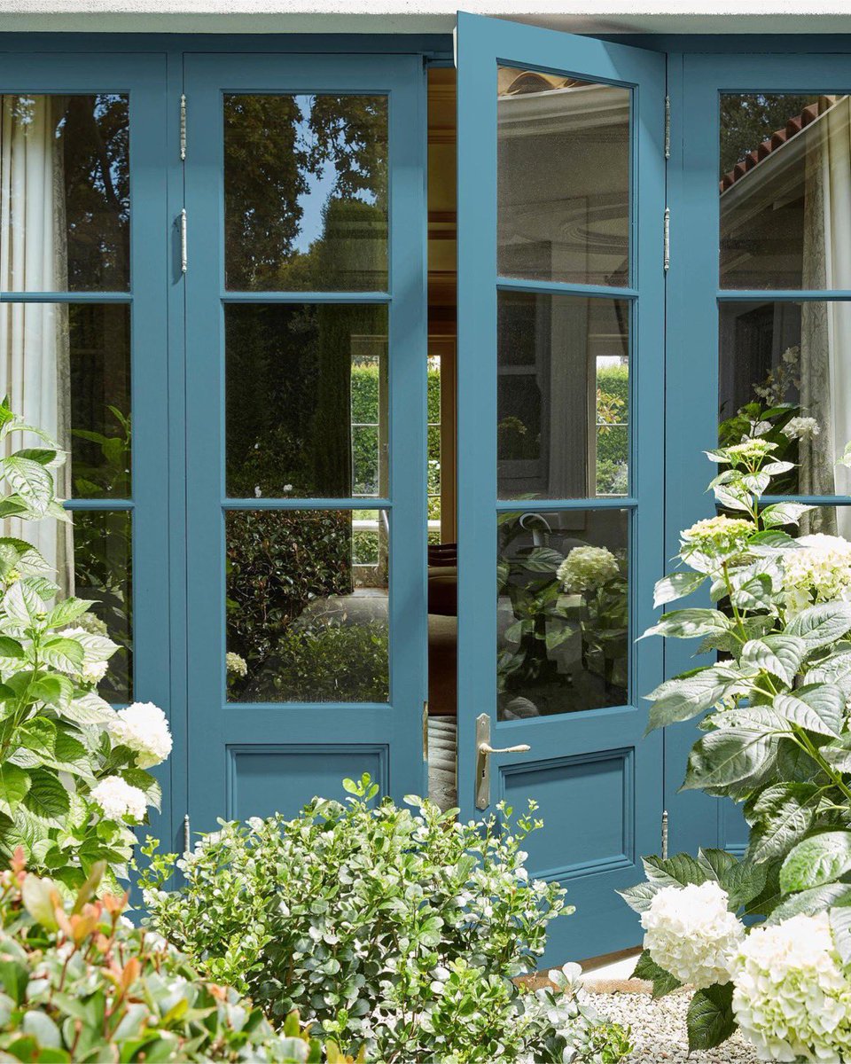 HuntersofDerby's tweet image. Good morning. 

Beautiful hydrangeas ➕this dreamy door painted in Airforce Blue from Little Greene. They have an excellent selection of hard-wearing paints - perfect for bringing colour home.

The full colour range is available in-store in tester pots for you to pick up &amp;amp; try.