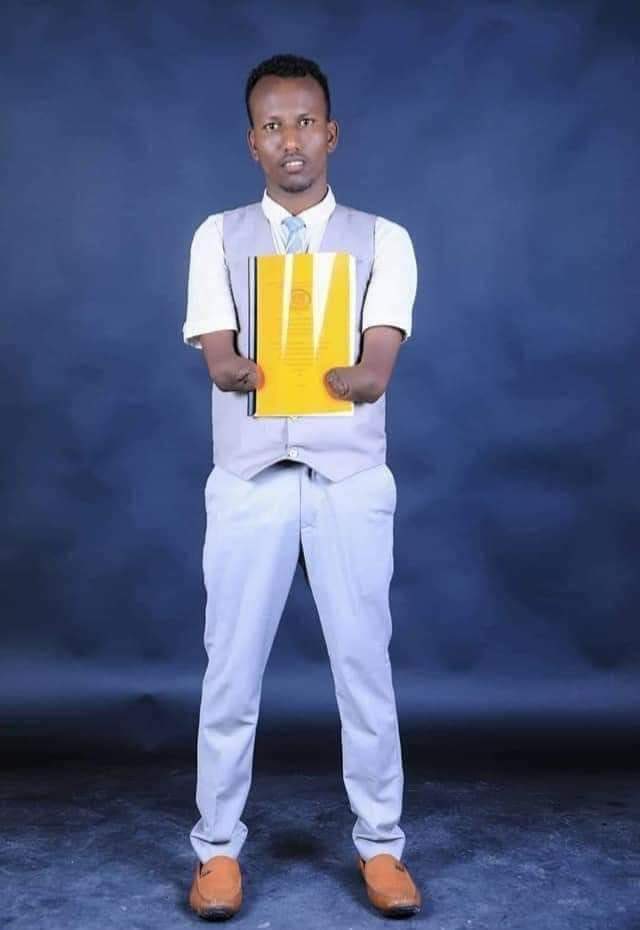 AbdiBarud's tweet image. Disability is not inability: a newly graduated Abdirisak Warsame is a good example that despite physical challenges and limitations, one can overcome most things through hard-work and determination! Congratulations Abdirisak!