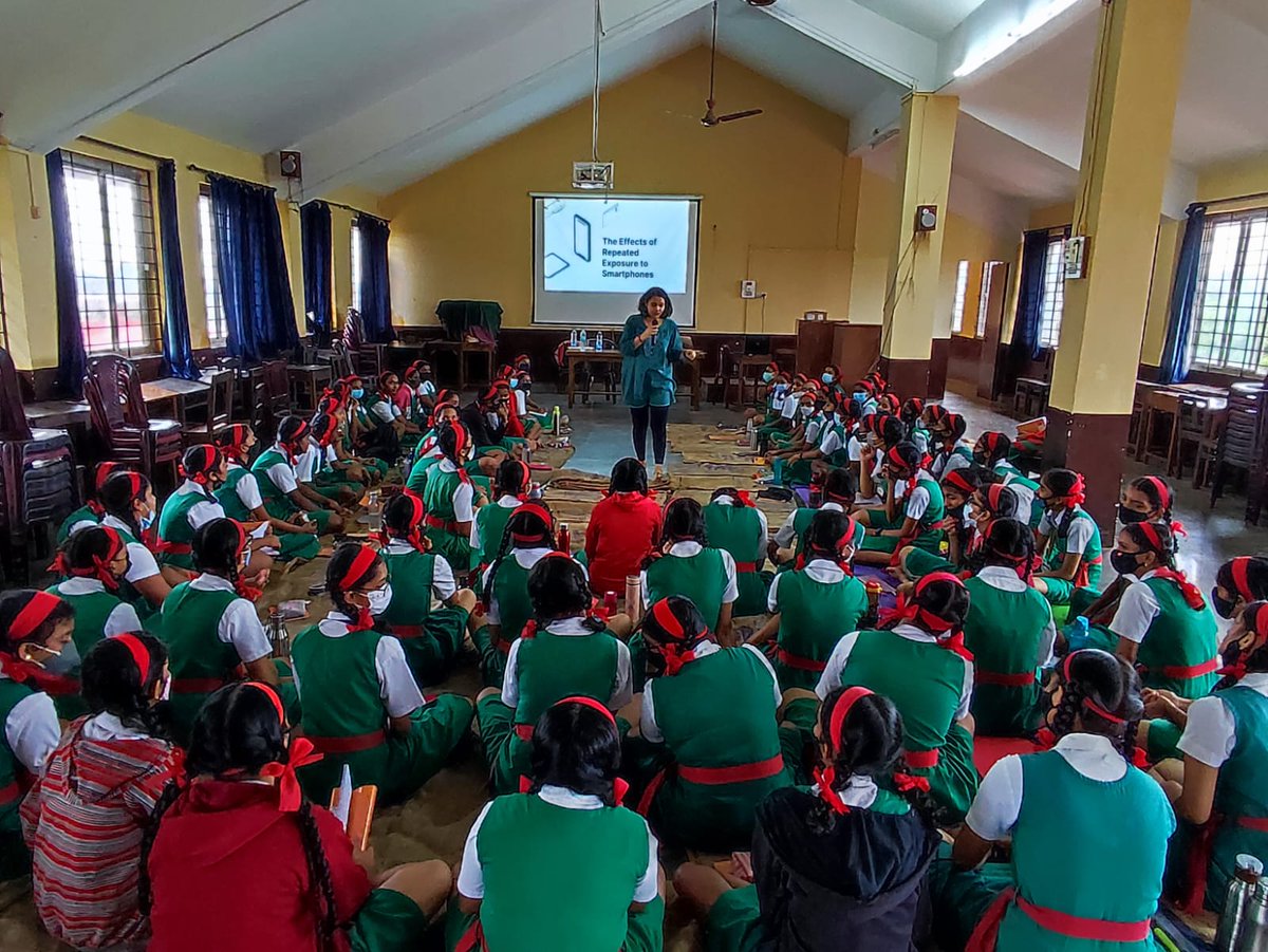 sharma_tanushri's tweet photo. Going back to the place where you studied is always amazing 🤩 
Had an opportunity to deliver a talk to St.Theresa's high school Vasco
@SangathIndia #schoolsessions #interaction #mentalhealthpostcovid #mentalhealthtalk #mentalhealthmatters https://t.co/y138LXhvjG