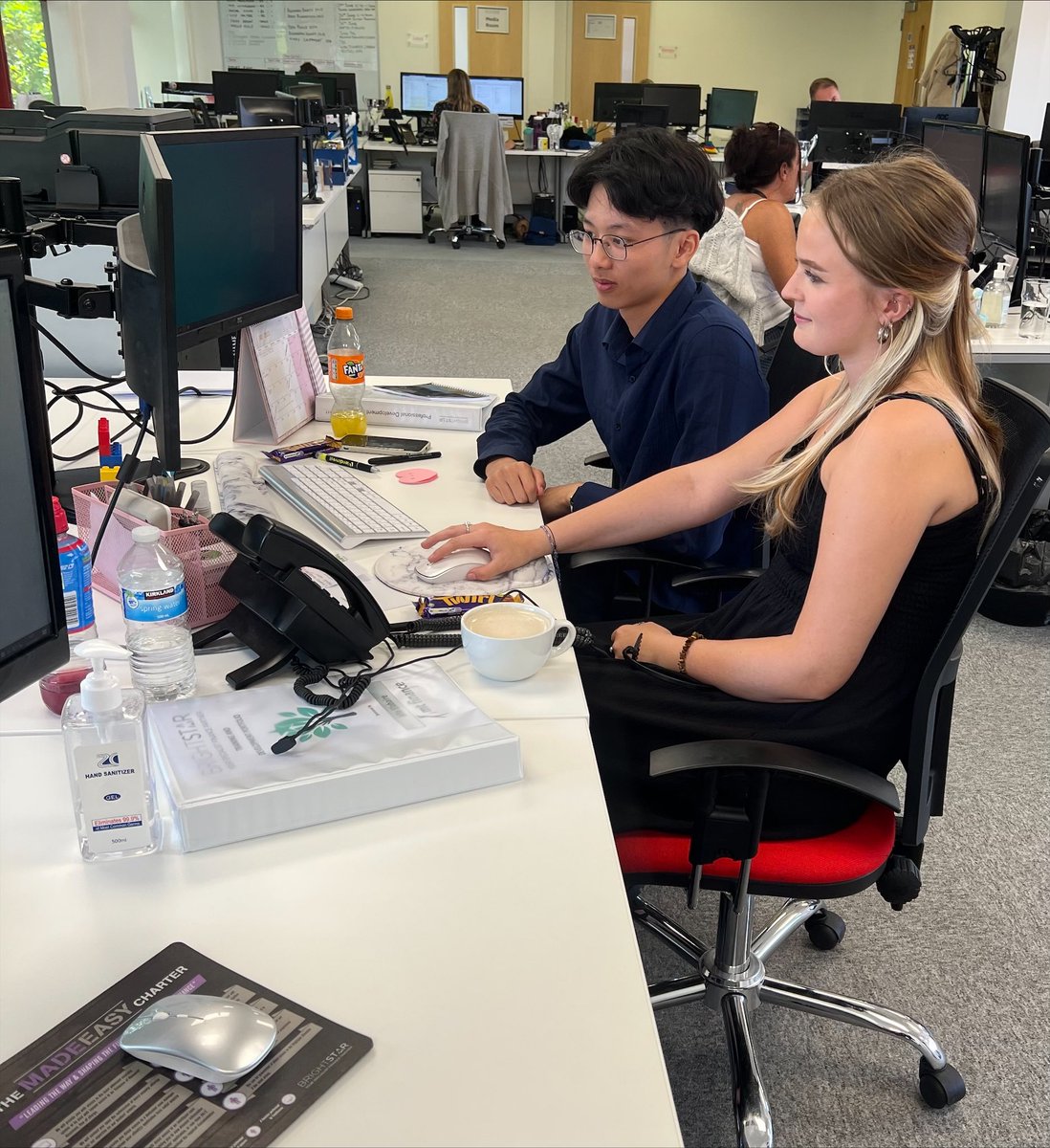 Mia and Ethan joined us on our team for their first day of an exciting week, they learnt about the post offer process of a mortgage and where the solicitors come into play📒📝
They played an excellent help in chasing conveyancers for updates and updating our teams notes!☑️