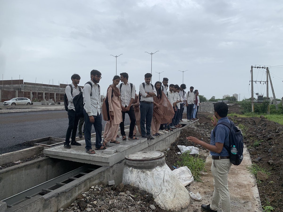 raj_halvadiya's tweet photo. Day 5 (19/07/22)                        location : ATAL SAROVAR -RAJKOT,GUJARAT. Assisted site visit with team for survey,technical specifications and information collection.#MissionAmritSarovar #AICTE #MoUHA #Atmiyauniversity https://t.co/s0tRNyfOy9