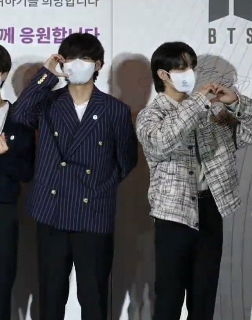 kimthver's tweet photo. hearts from taekook https://t.co/ehnW1MJjdm