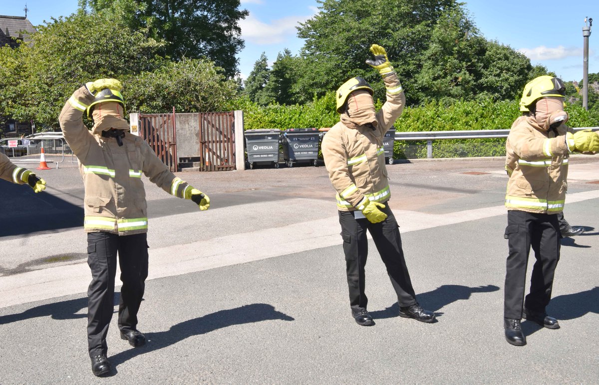 WYFRS's tweet image. We promise we aren&apos;t teaching our Firefighters the Tango 💃🤫

Our Firefighters are wearing blacked out masks, simulating a smoke filled room! 💨

#TrainingExercise