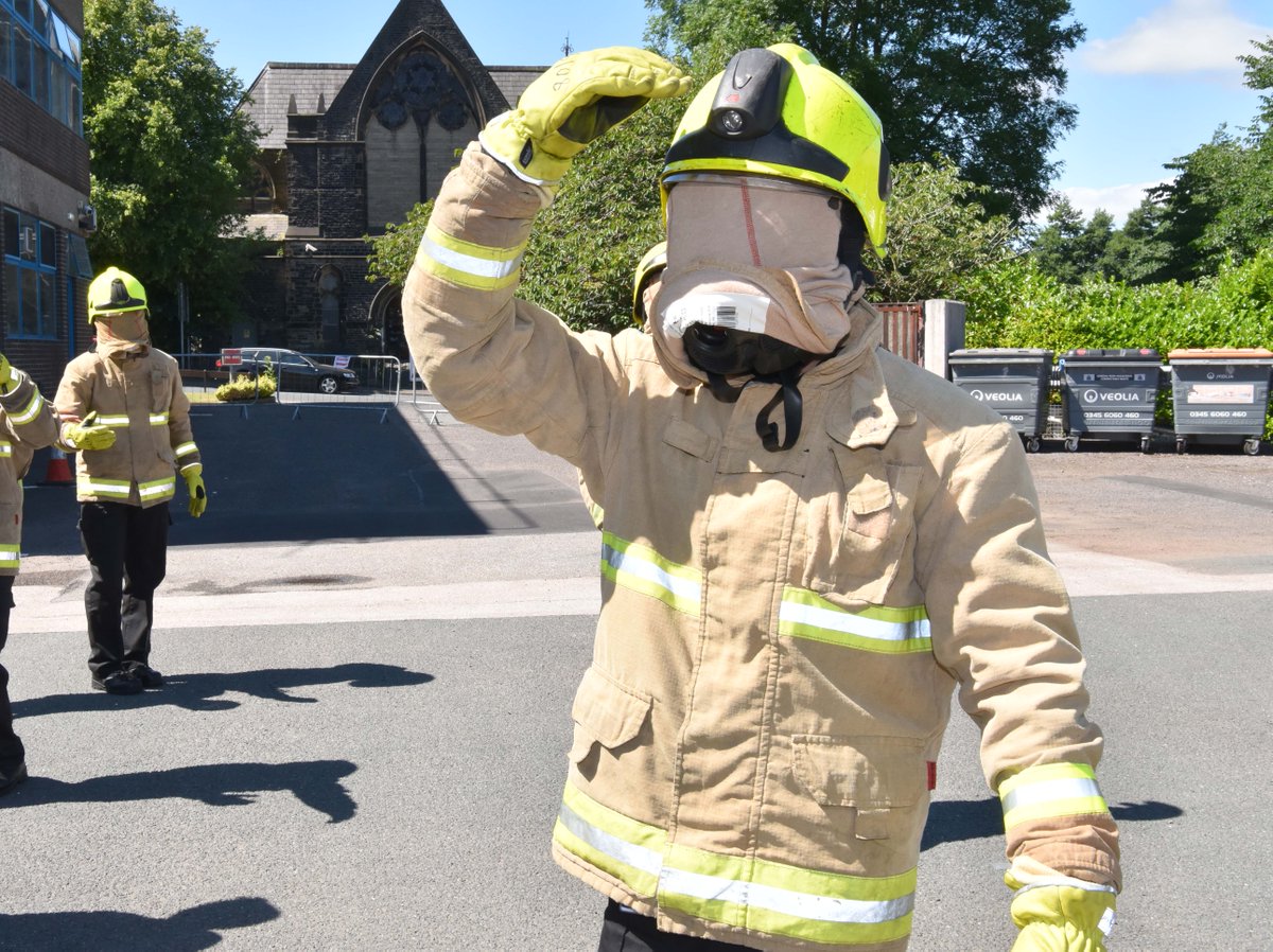 WYFRS's tweet image. We promise we aren&apos;t teaching our Firefighters the Tango 💃🤫

Our Firefighters are wearing blacked out masks, simulating a smoke filled room! 💨

#TrainingExercise