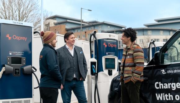 zap_map's tweet photo. Zap-Map has today published new mid-year figures for #chargepoint installations in 2022.

From 40% growth in the number of #ultrarapid chargers to increasing provision of #OnStreet devices, we highlight a few pull-out figures.

See the new statistics  👉  https://t.co/JJjQW1FR6r https://t.co/qNqG7jx2Tq